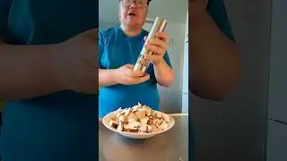 marinerade kastanje champinjoner med peppar mix salt olivolja som ska st&aring; i 2 timmar