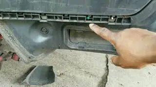 How to replace broken tail light on A 04 Honda Accord