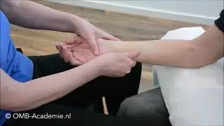 Kneden onderarm handpalmzijde - techniek 18 uit de cursus Handmassage