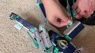 Putting stickers on Shinkarion. 得意なこと、苦手なことってあるよね。