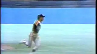 1981 09/06 Astros 4 at Expos 3 (12) Garner game-winning single