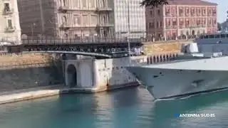 17 Marzo 2022   Taranto   nave militare presa a sassate, ''assassini''
