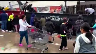Evil arrows of famine : people dumpster diving in Austin, TX for food