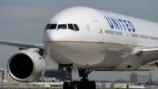United Airlines Boeing 777-222 [N226UA] Takeoff