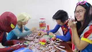 SPIDERMAN & FROZEN ELSA - Giant GUMMY BEAR - Spiderman & Candy Machine vs Maleficent