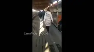 Living anti-war poster in Moscow