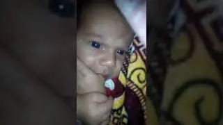 Bebe - Ce suzeta ? Degetelul e cel mai bun !