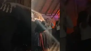 Me gusta cuando bailas tu mirada fugaz y el taconear al compas ..