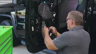 Solving a vehicle with an inoperative driver's side passenger rear window