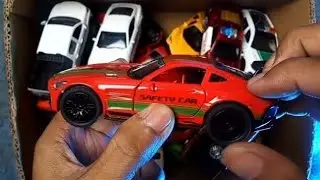 American Diecast Garage: From Shelf to Track &ndash; Realistic Mini Car Action