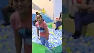 COOL AMAZING FLOATING BALLS AT KIDZOONA! WOW MAGIC! full video  