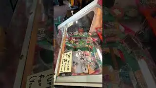 Have you ever played this old arcade game? #clawmachine #arcade #cranegame #clawmachinearcade