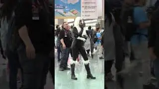 Sunday Cosplay LA Comic-Con MVI 3452