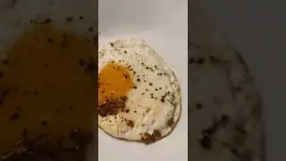 Spanish garlic egg/possibly the best fried egg recipe. #shortvideo #egg #breakfast #shorts #fried