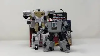 Gigawatt Transformers Back To The Future Crossover Figure Review!!!
