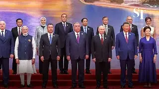 World leaders pose for family photo at SCO summit in China