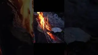 Survival in a Cold Wild Forest &ndash; Trapped in Heavy Snow Under Rocks &ndash; Survival Shelter