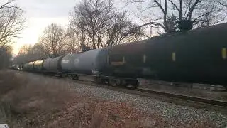 Грузовой поезд CSX смешанного состава на закате на старой магистрали B&O 12.06.25