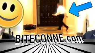 BITECONNE.com : un banquier passe discr&egrave;tement pendant une interview sur le Bitcoin