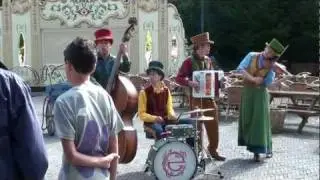 Efteling - Entering the park in 2011 in HD