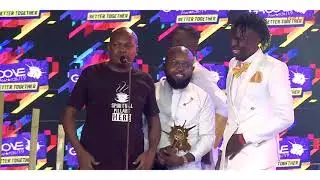 COLLABO SONG OF THE YEAR