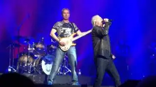 Glass Tiger - Thin Red Line @ Rexall Place, Edmonton (Live)