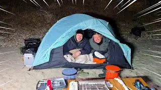 극한 한파 속, 아무도 없는 해변에서 24시간 생존 캠핑 해보자!