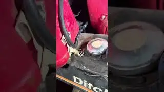 Small engine repair. Almost all small engines are like this Ditchwitch 1820 carburetor repair
