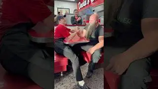 Waiter Challenges World Champion to Armwrestle #worldchampion #armwrestling #letsgo