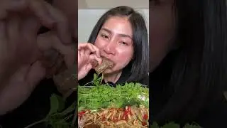 Острый салат из свежих креветок и крабов