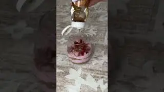 Strawberry Matcha Overnight Protein Oats 🍓💗