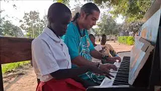 Priceless memories / Playing with Children who are blind at Nyarilo Primary School - KOBOKO - UGANDA