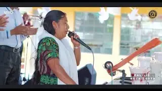 Solista Católica Catarina Rosalía cantando en los 18 Aniversario de Dominga Tzaj