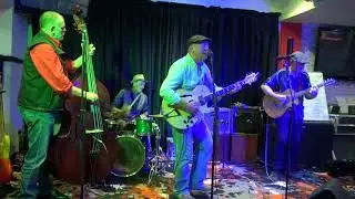 Peter G and Steve Sparrow play Route 66 at the Musos
