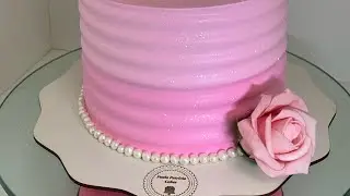 Bolo Degrad&ecirc; Rosa com P&eacute;rolas /Chantininho / Espatulado / Glitter / Pink Cake with pearls Chantilly