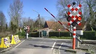 Spoorwegovergang Moortsele (B) // Railroad crossing // Passage à niveau