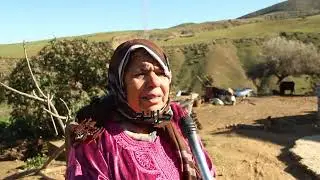 نبكي على زهري تعدى عمري نقاسي وظهري تقوس من هزان البيدون متاع الماء زوز كناين باش يهجو من قلة الماء