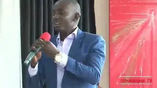 nk'uko yadutoranirije muri we isi itararemwa, kugira ngo tube abera tutariho umugayo imbere yayo.