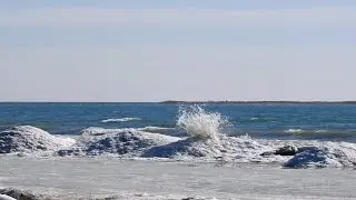 'Ice volcanoes' erupt on the shores of Lake Ontario