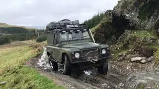 Land Rover Defender 90 in 2020 - Green laning & off roading in Wales, water runs and cross axle