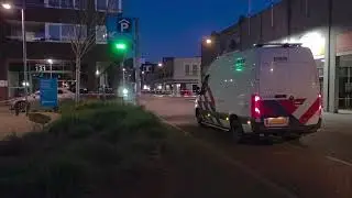 Auto rijdt in op groep tijdens ruzie in Ede: verdachte aangehouden