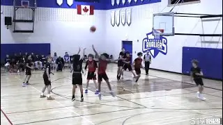 Баскетбольный матч среди игроков до 15 лет: K-W Vipers против Tri County Soldiers.