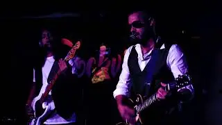 Exilio a Plutón - Suelto las cadenas (lyrics video)