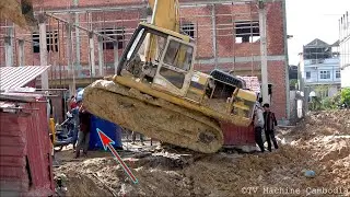 Incredible CRANE Skillful Recovery Excavator Failed to Drive Up Hill | Excavator Stuck in Deep Mudry