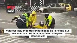 Tres uniformados de la Polic&iacute;a que rescataron a un ciudadano de un arroyo en Barranquilla