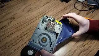 Saying goodbye to a 750mb ZipDrive. Total disassembly and check on how it works.