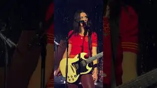 Wolf Alice - &bdquo;Your Loves Whore&ldquo; live at the Bunker (Georg Elser Halle) in Hamburg (07/11/2025)