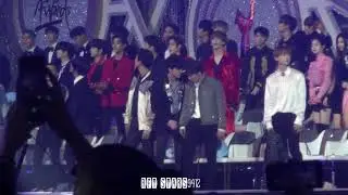 180111 GDA 골든디스크 EXO 엑소 세훈 SEHUN with 동해 형이랑 귓속말 백허그 (Super junior Donghae) @ 2018 Golden disk award