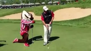 Bucky Badger, Steve Stricker square off in putting contest at University Ridge