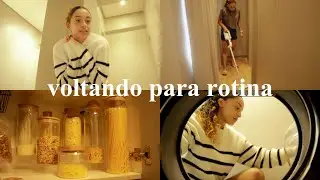 Vlog da rotina, organizando despensa, limpeza na casa, planner 2024, marmitas da semana, leitura...